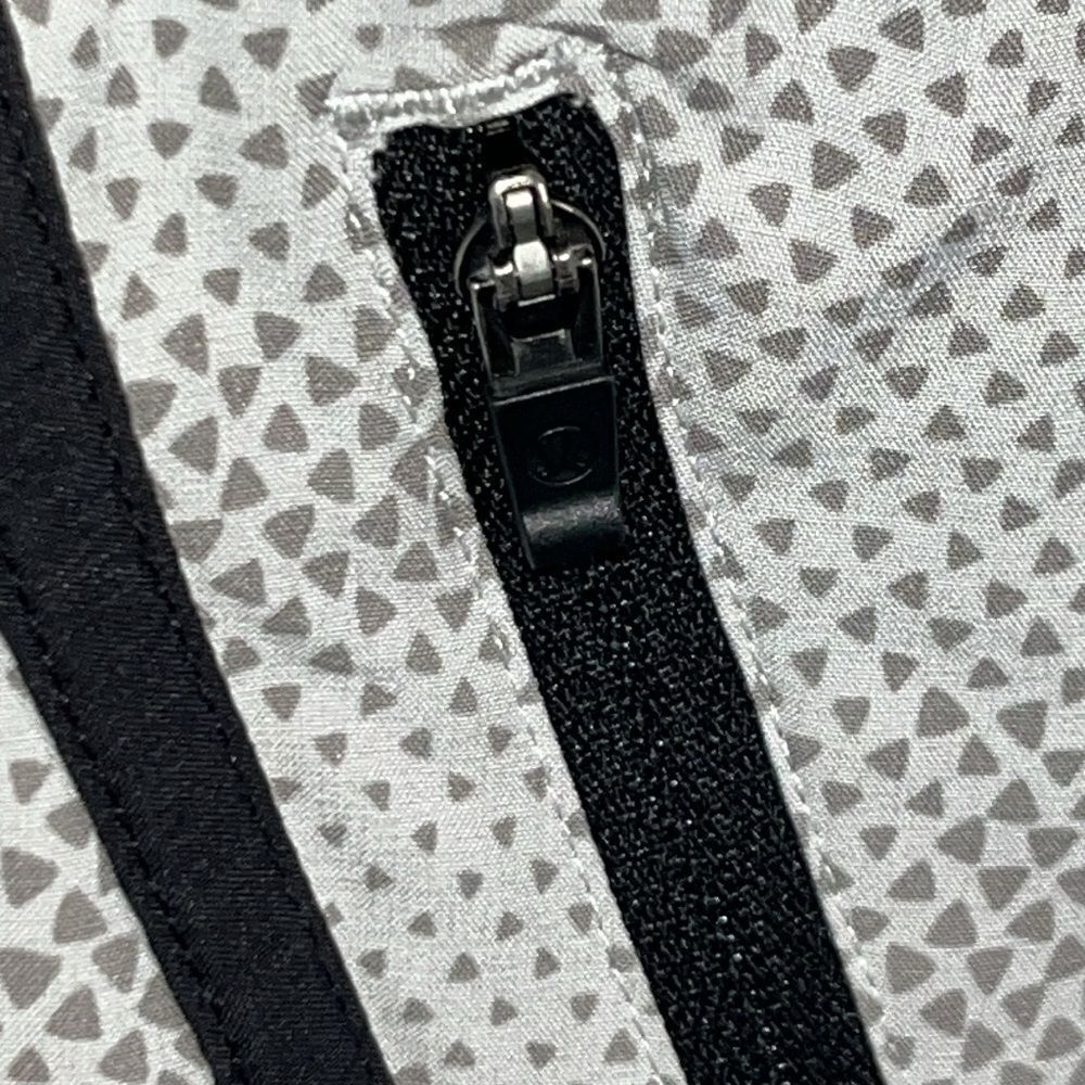 Lululemon Tracker Short Iii Size 6 - image 6